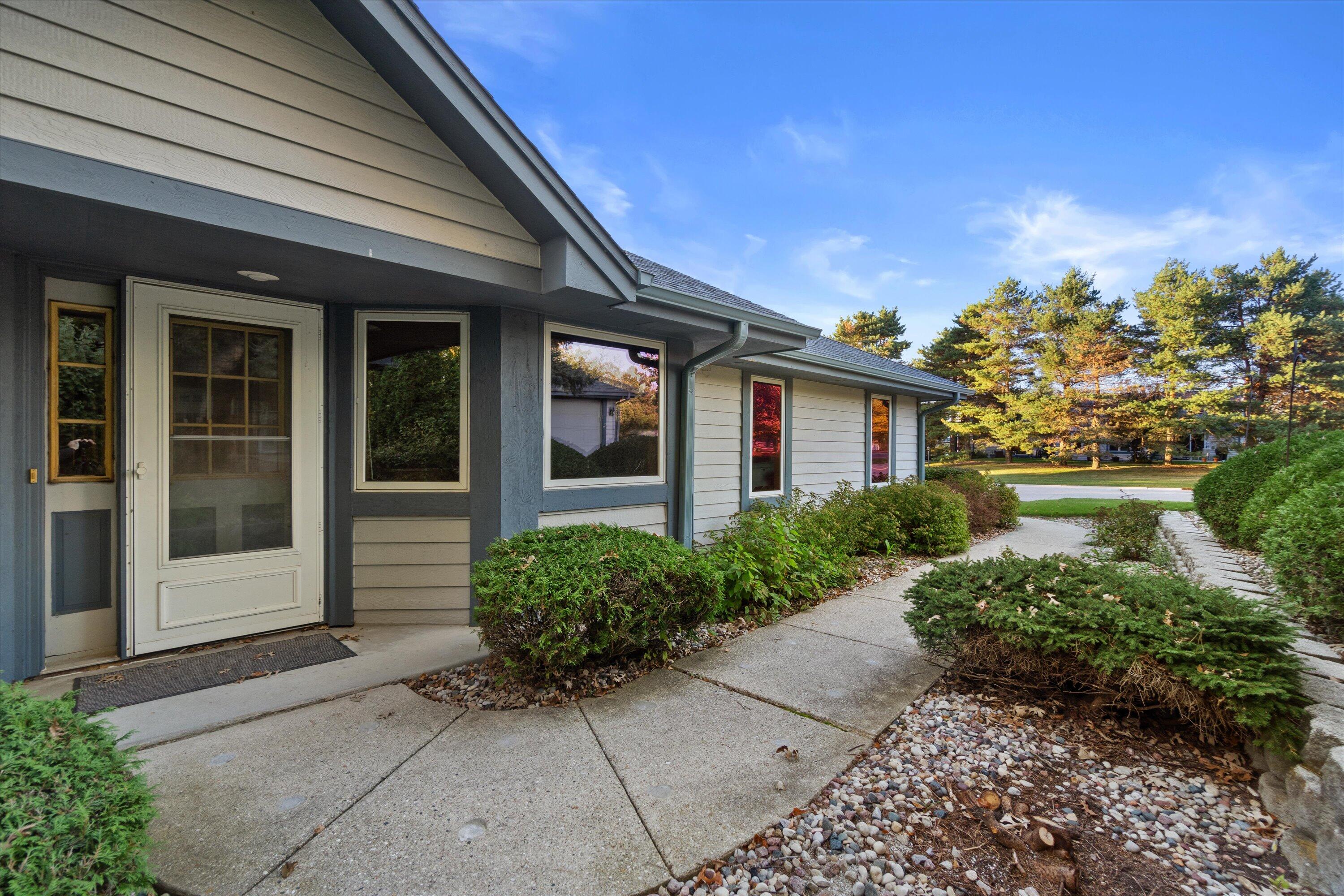 613 Bayview Road Mukwonago, WI 53149 - Photo 9 of 58 Private Entrance