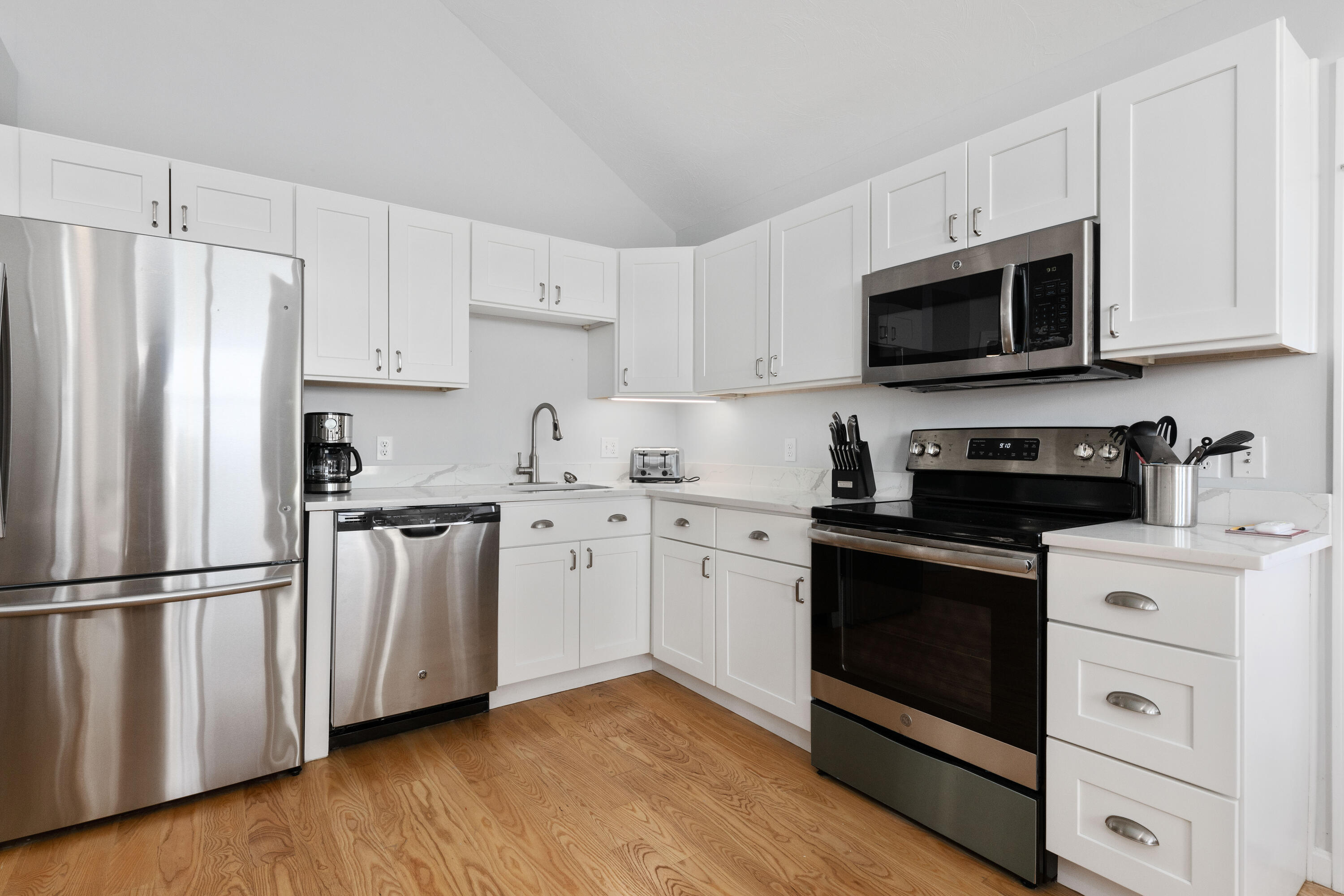 497 Shore Road, Unit 6 Truro, MA 02666 - Photo 11 of 40 497ShoLR-10