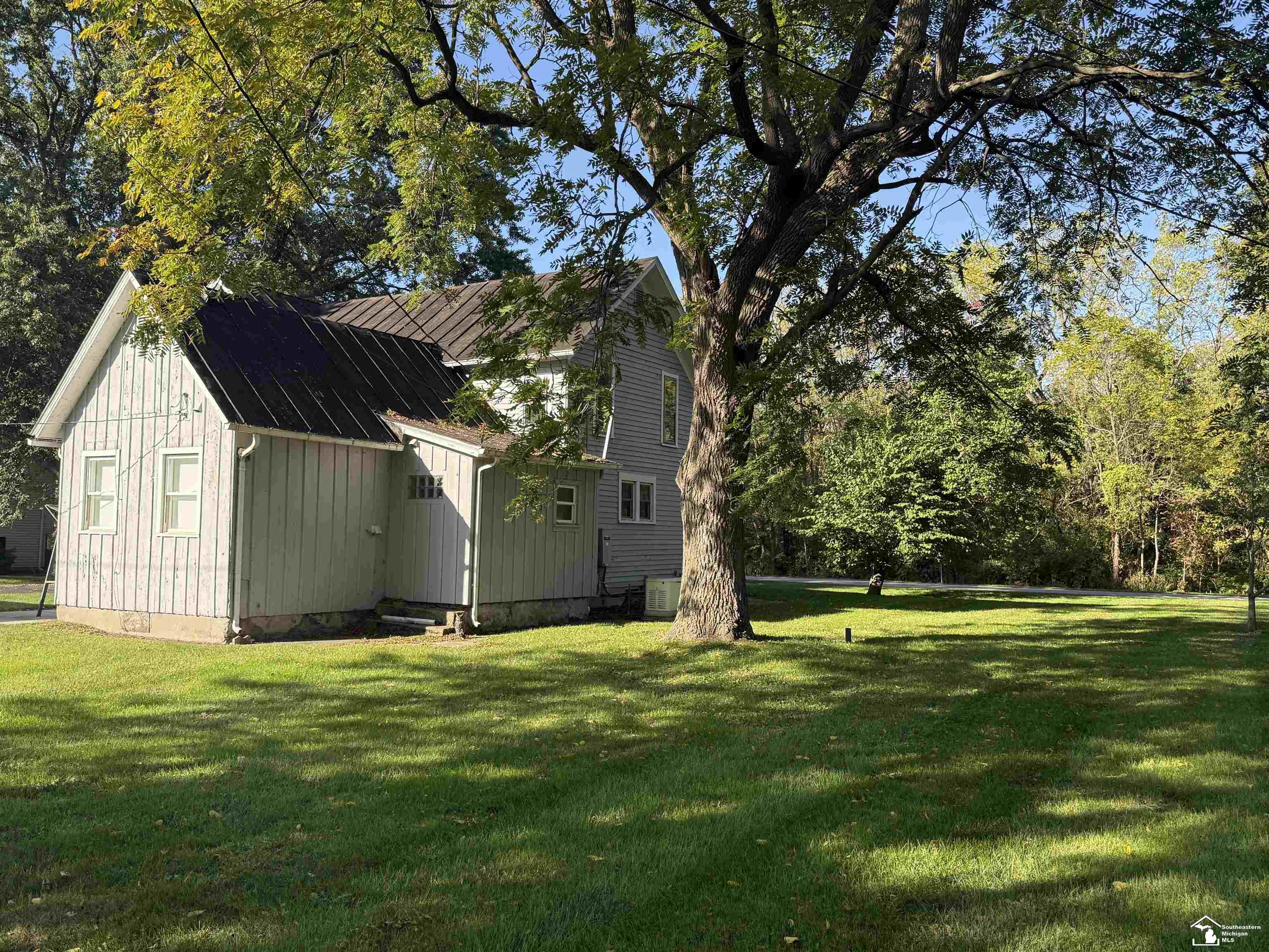 6349 Dixon Road Monroe, MI 48161 - Photo 11 of 31 50190553-1c28ea00-0b85-4ac5-8218-abca19c5c1fe.JPG