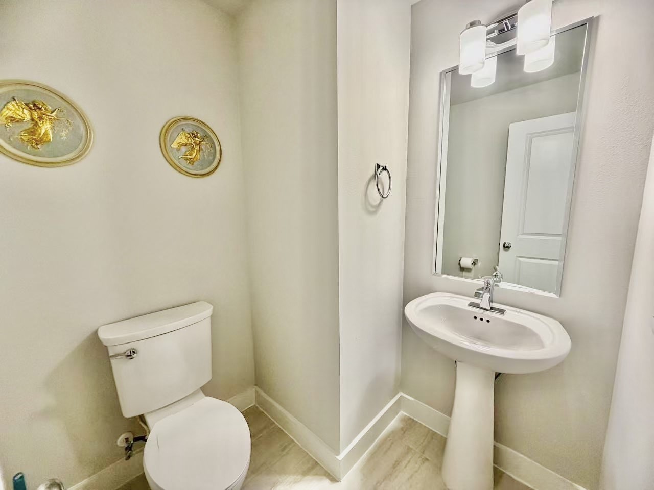 1254 North Post Oak Road, Unit B Houston, TX 77055 - Photo 19 of 25 a bathroom with a toilet and a sink
