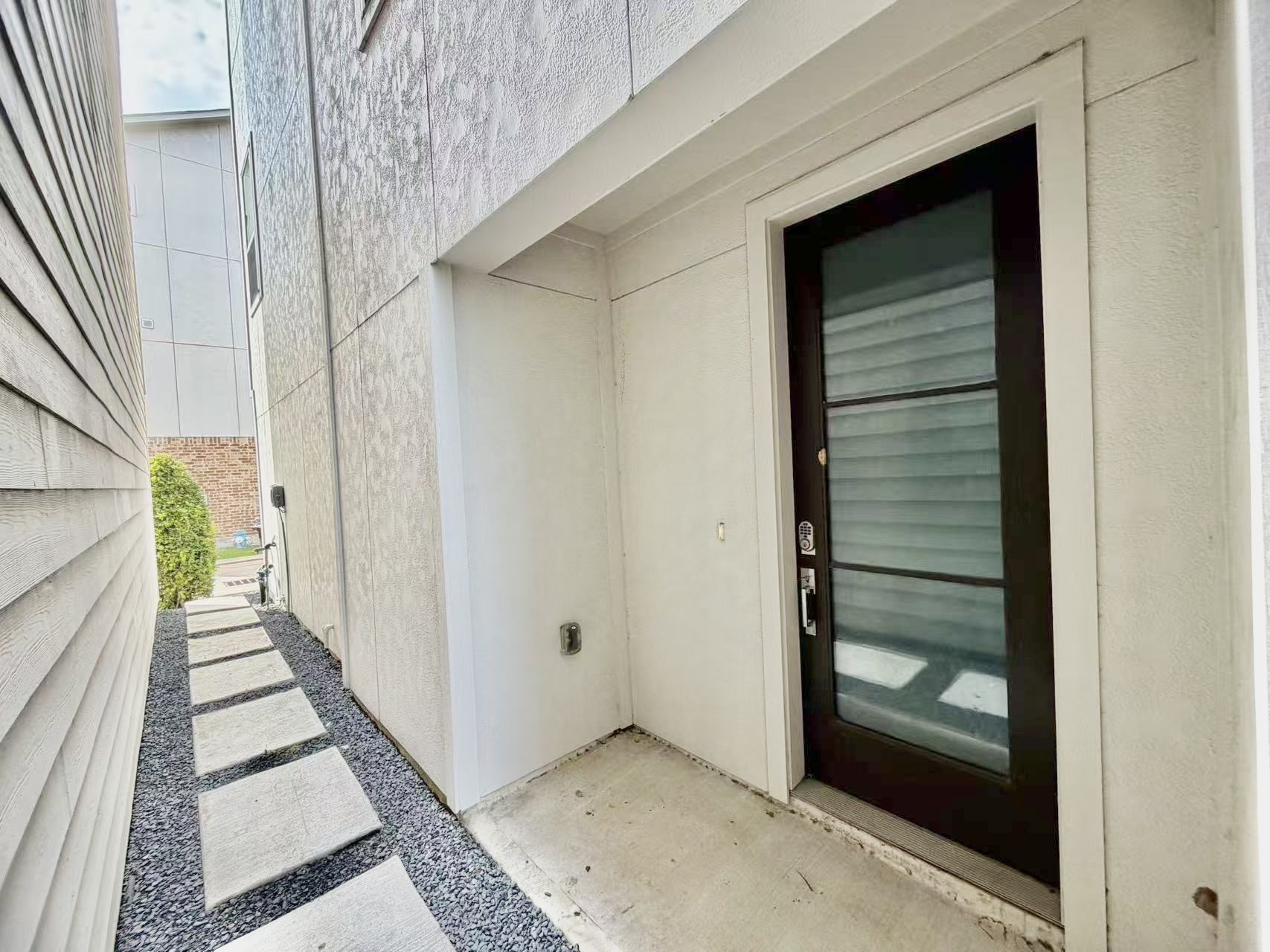 1254 North Post Oak Road, Unit B Houston, TX 77055 - Photo 2 of 25 a view of a house with a door