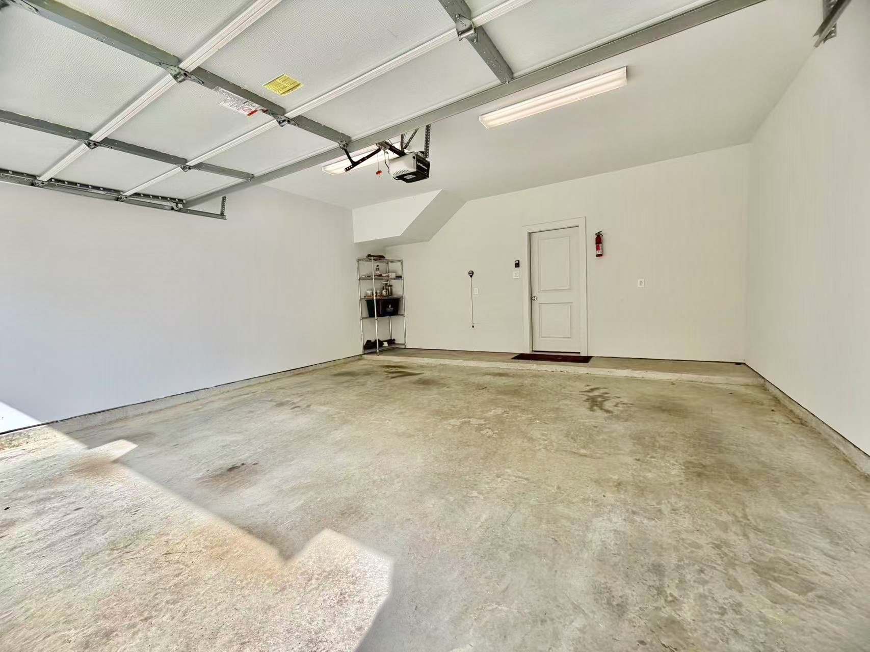 1254 North Post Oak Road, Unit B Houston, TX 77055 - Photo 21 of 25 a view of a garage