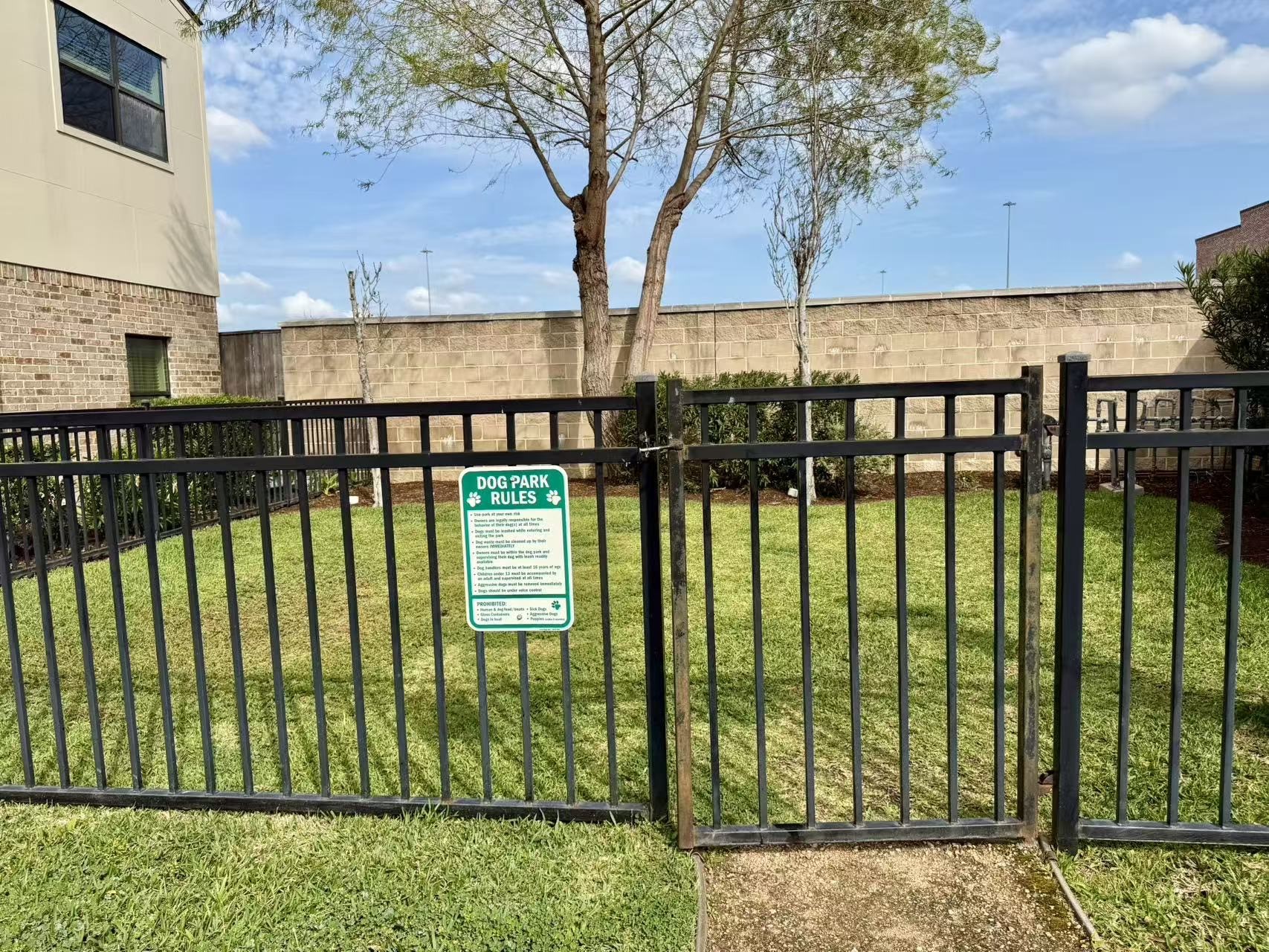 1254 North Post Oak Road, Unit B Houston, TX 77055 - Photo 25 of 25 a view of outdoor space with a swimming pool