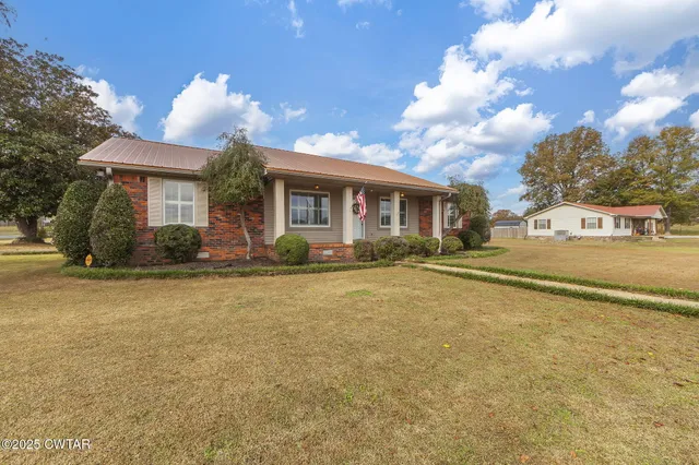 a house view with a swimming pool