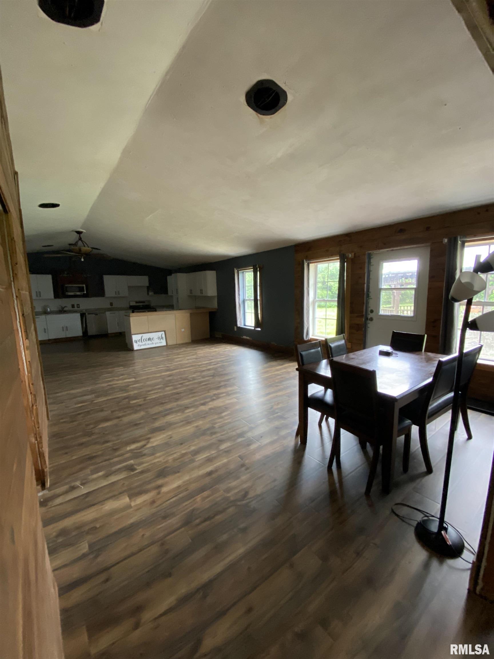 2067 New Lake Road Jacksonville, IL 62650 - Photo 4 of 7