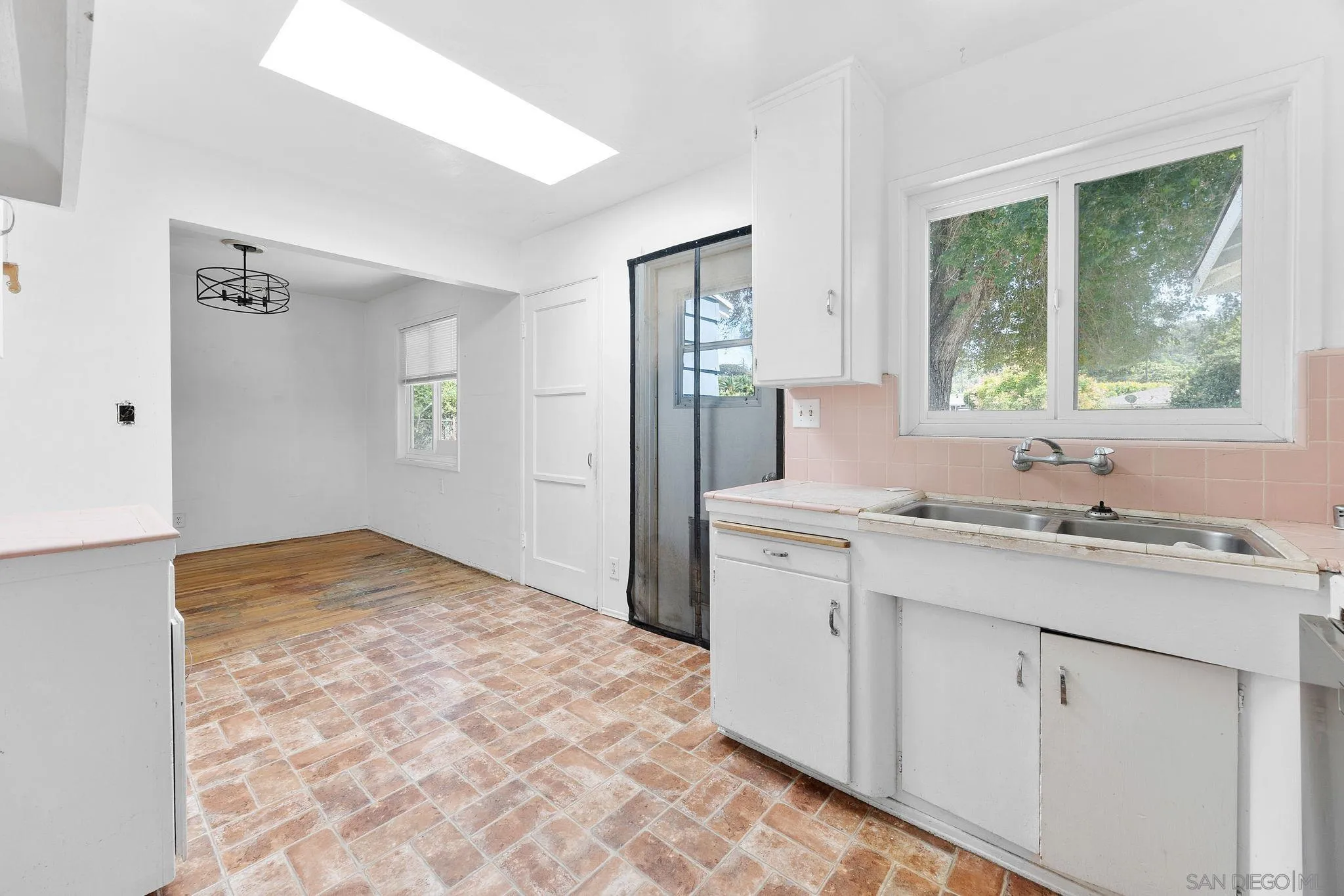 1223 Coventry Road Vista, CA 92084 - Photo 23 of 35 Gallery Image 23