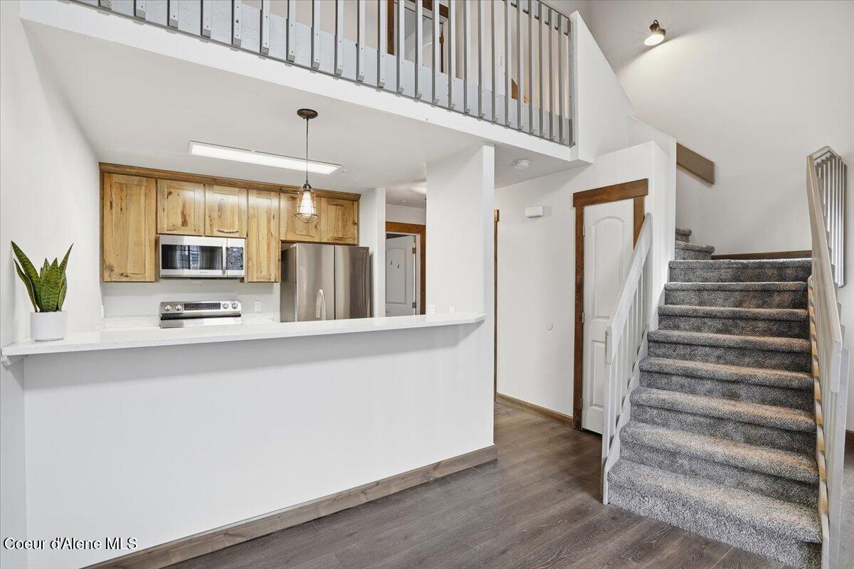 848 Chase Road, Unit 205 Post Falls, ID 83854 - Photo 6 of 30 Kitchen and stairs