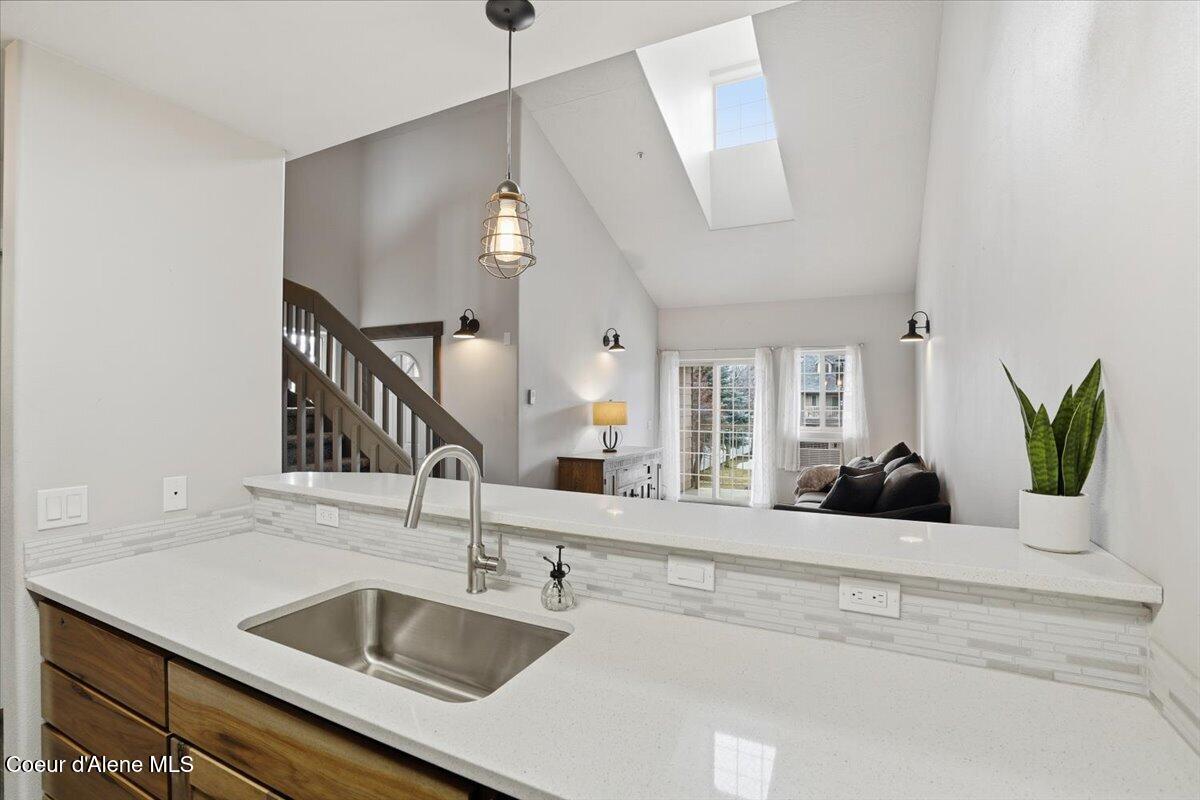 848 Chase Road, Unit 205 Post Falls, ID 83854 - Photo 8 of 30 Kitchen into Living Room