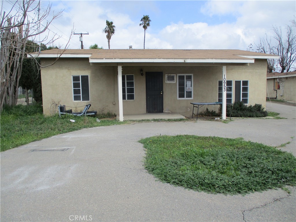 10945-10953 Campbell Avenue Riverside, CA 92505 - Photo 1 of 1 a front view of a house with garden