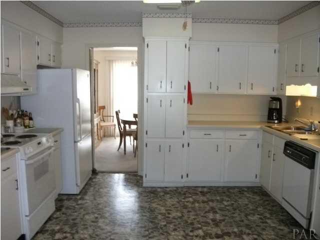 4020 Croydon Road Pensacola, FL 32514 - Photo 6 of 13 Kitchen