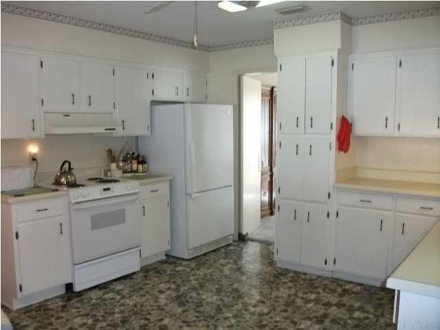 4020 Croydon Road Pensacola, FL 32514 - Photo 7 of 13 Kitchen
