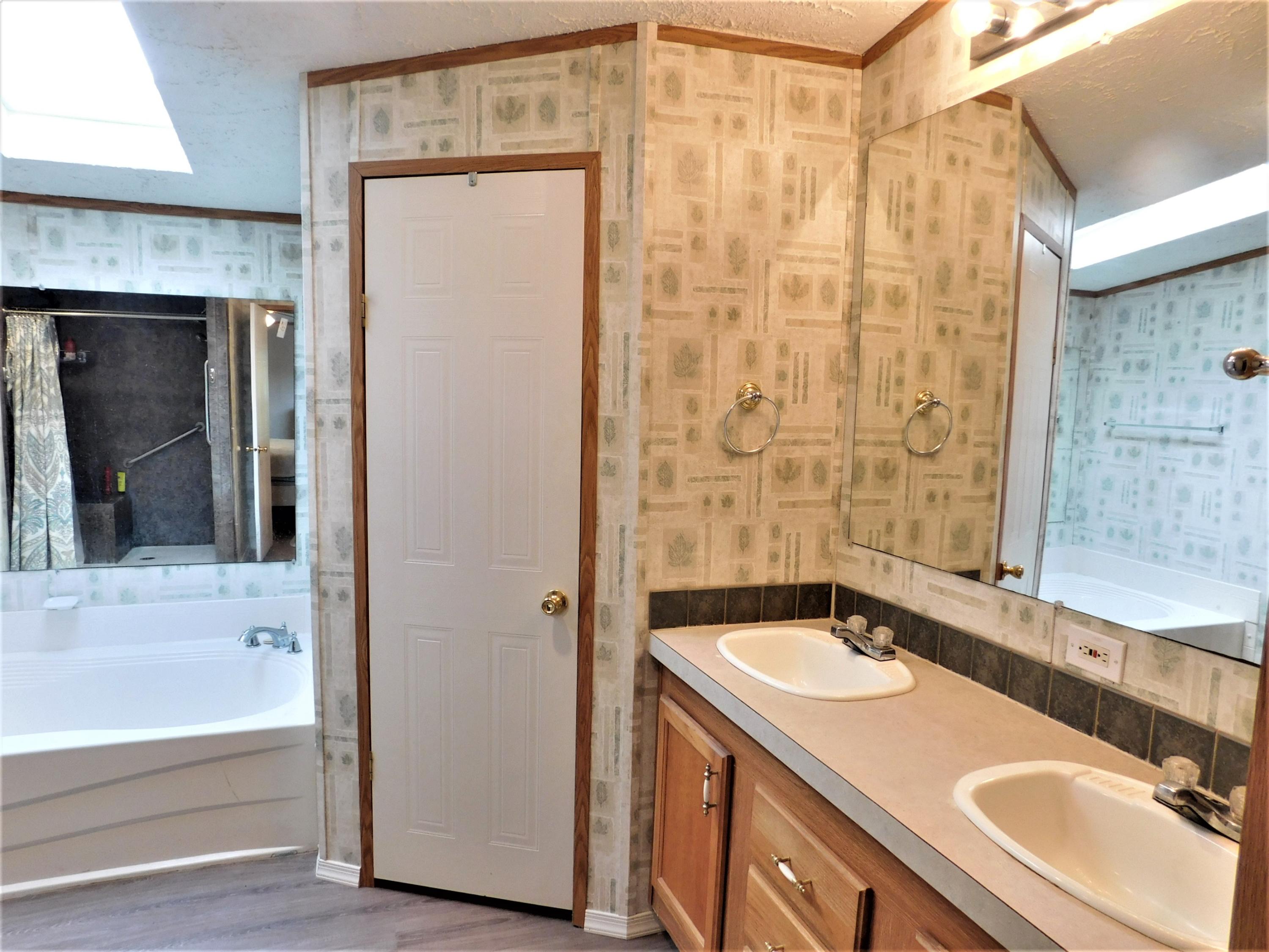 1533 Messick Road Baker, FL 32531 - Photo 30 of 40 a bathroom with a sink and a bathtub