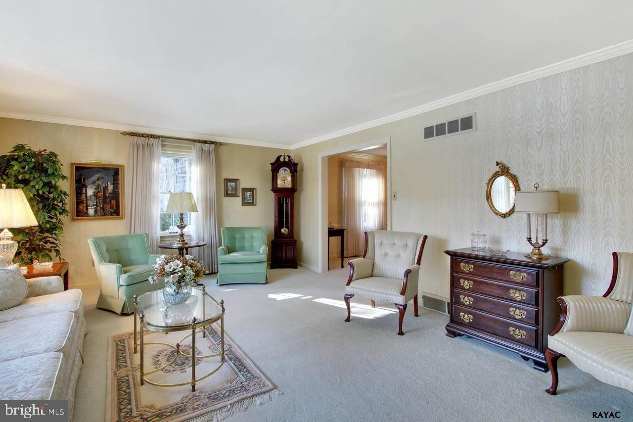 1484 Bee Tree Road York, PA 17403 - Photo 3 of 26 Gallery Image 3