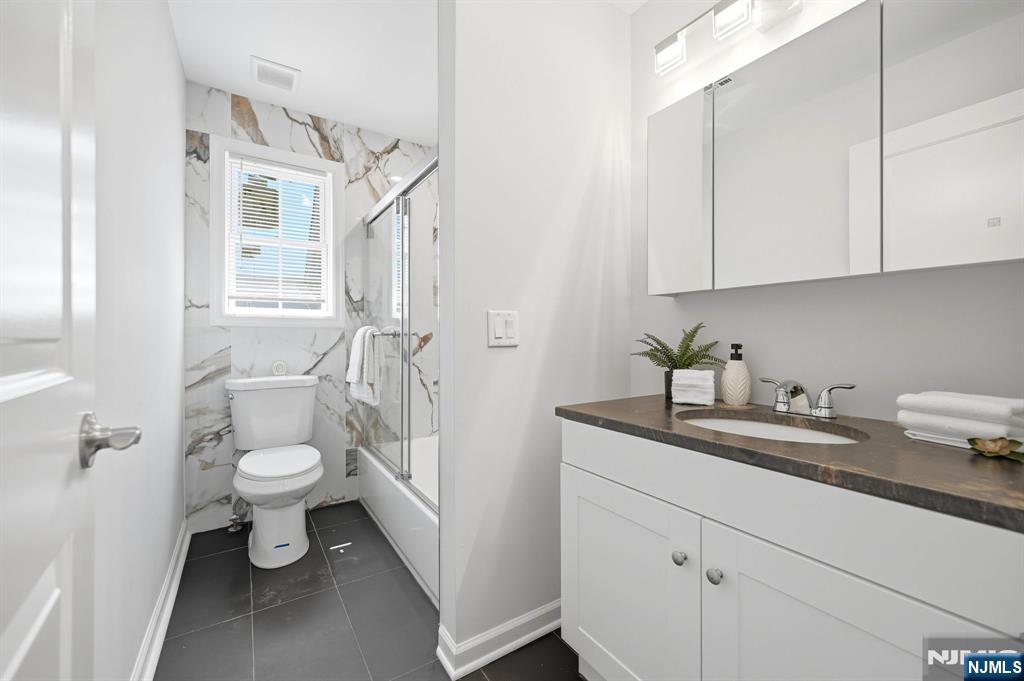 77 Chestnut Street Lodi, NJ 07644 - Photo 28 of 47
