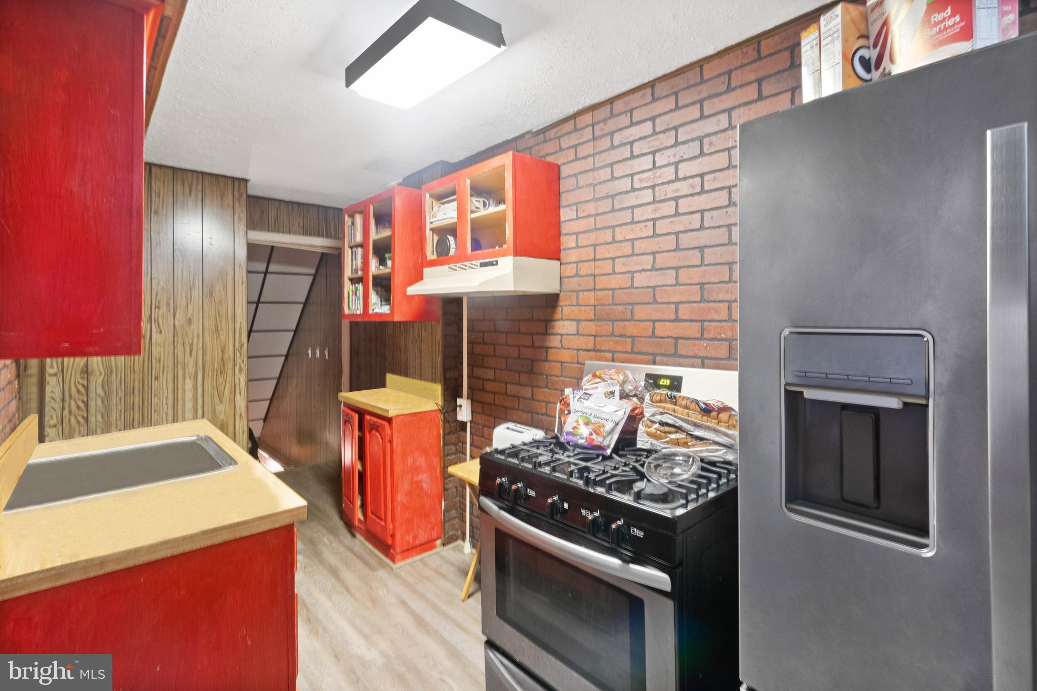 752 Bennington Road Folcroft, PA 19032 - Photo 4 of 11 a kitchen with a stove and a refrigerator