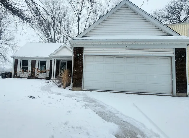 $3,200 | 5 Castlegate Court, Vernon Hills, IL 60061