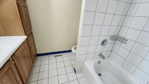 $3,100 | 5 Castlegate Court, Vernon Hills, IL 60061