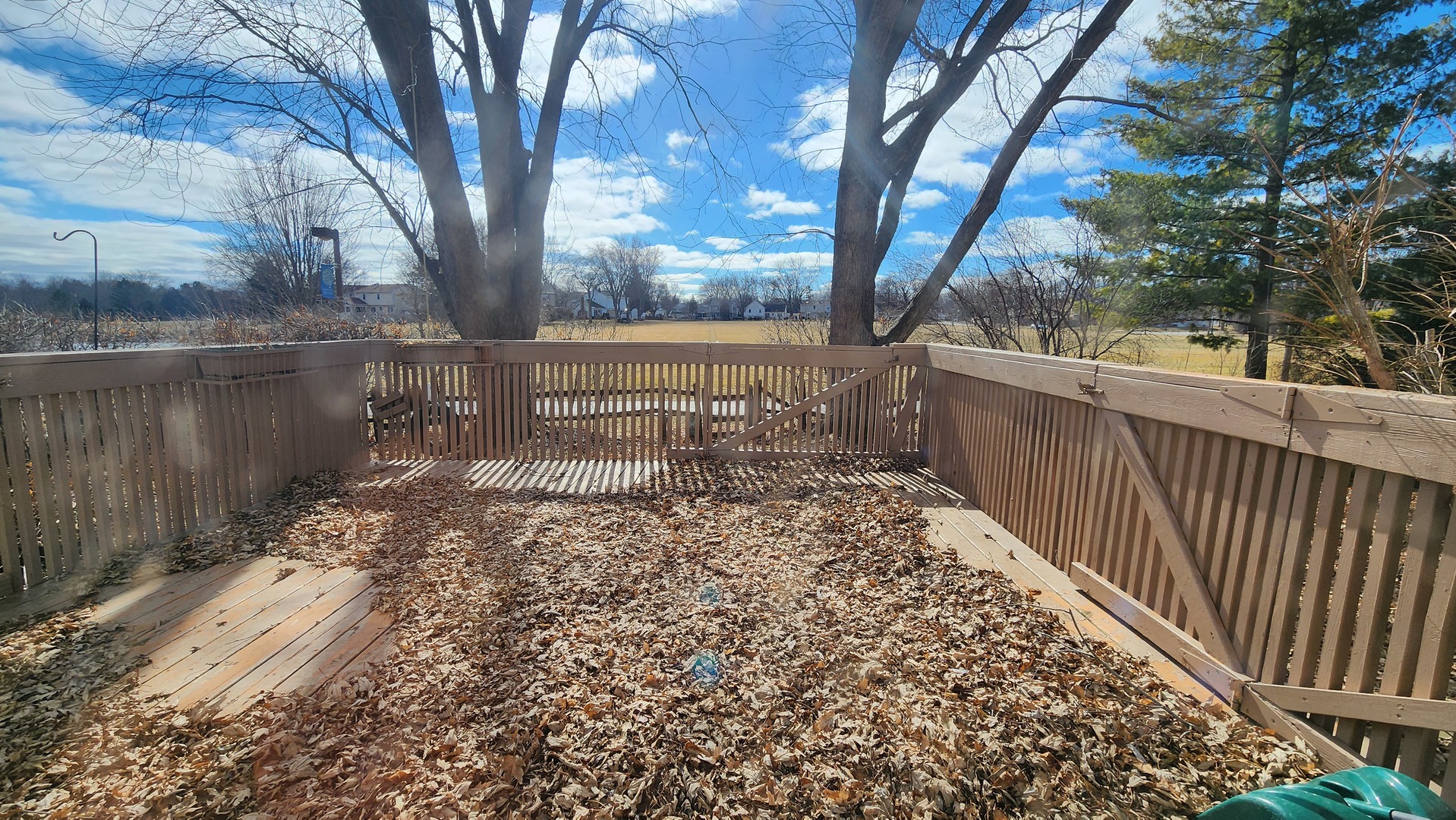 5 Castlegate Court Vernon Hills, IL 60061 - Photo 25 of 25 a view of a yard with wooden fence