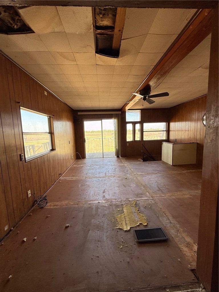 343 Stephens Loop Lake City, TX 78368 - Photo 2 of 21 Upstairs Living area