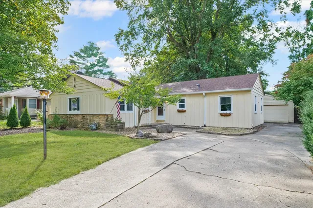 $230,000 | 1607 Chevy Chase Drive, Champaign, IL 61821