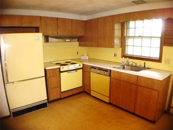 8 Wayne Road Peabody, MA 01960 - Photo 5 of 15 Gallery Image 5