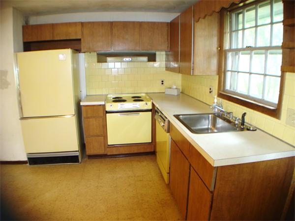 8 Wayne Road Peabody, MA 01960 - Photo 6 of 15 Gallery Image 6