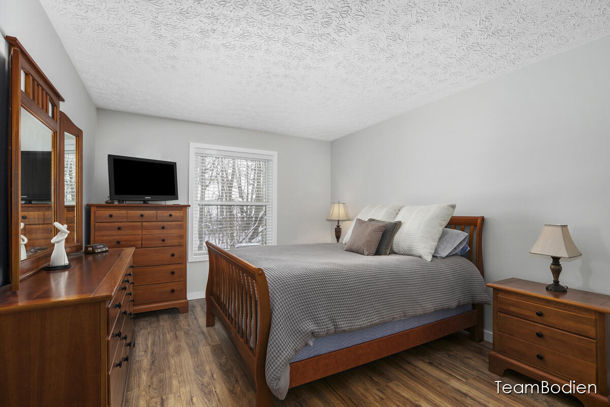 2644 Knightsbridge Road Southeast Grand Rapids, MI 49546 - Photo 11 of 11 IMG_1010