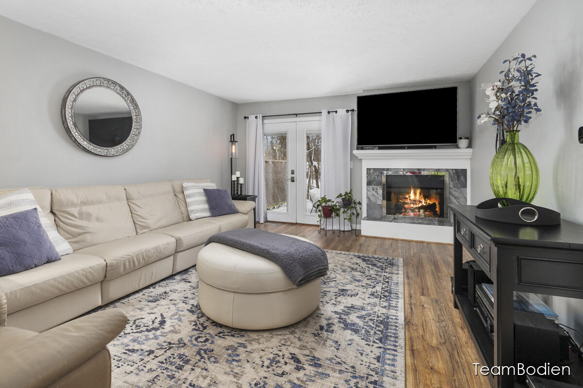 2644 Knightsbridge Road Southeast Grand Rapids, MI 49546 - Photo 2 of 11 IMG_1001