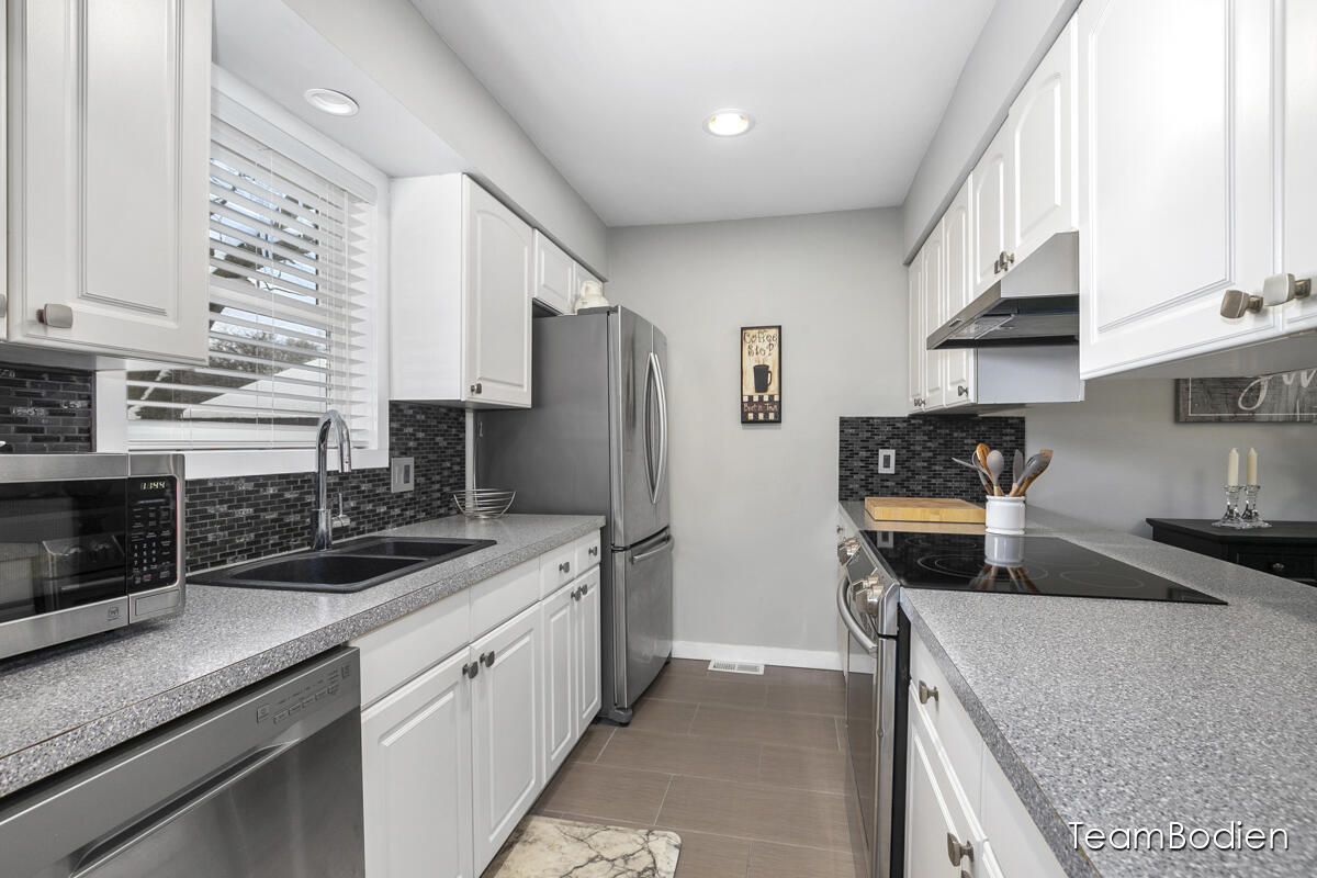 2644 Knightsbridge Road Southeast Grand Rapids, MI 49546 - Photo 8 of 11 IMG_1007