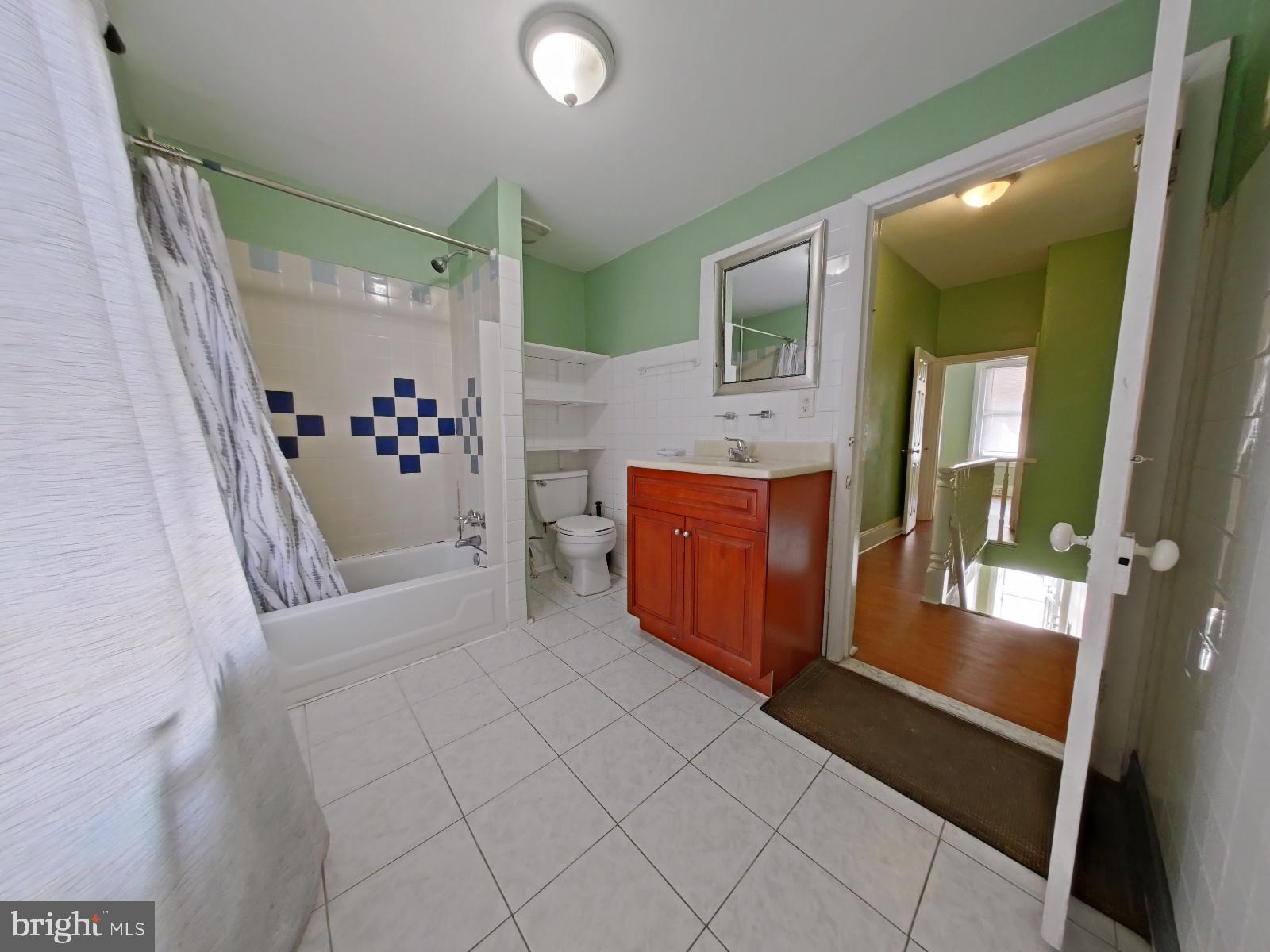 529 Tree Street Philadelphia, PA 19148 - Photo 18 of 31 Bathroom - 2nd Floor
