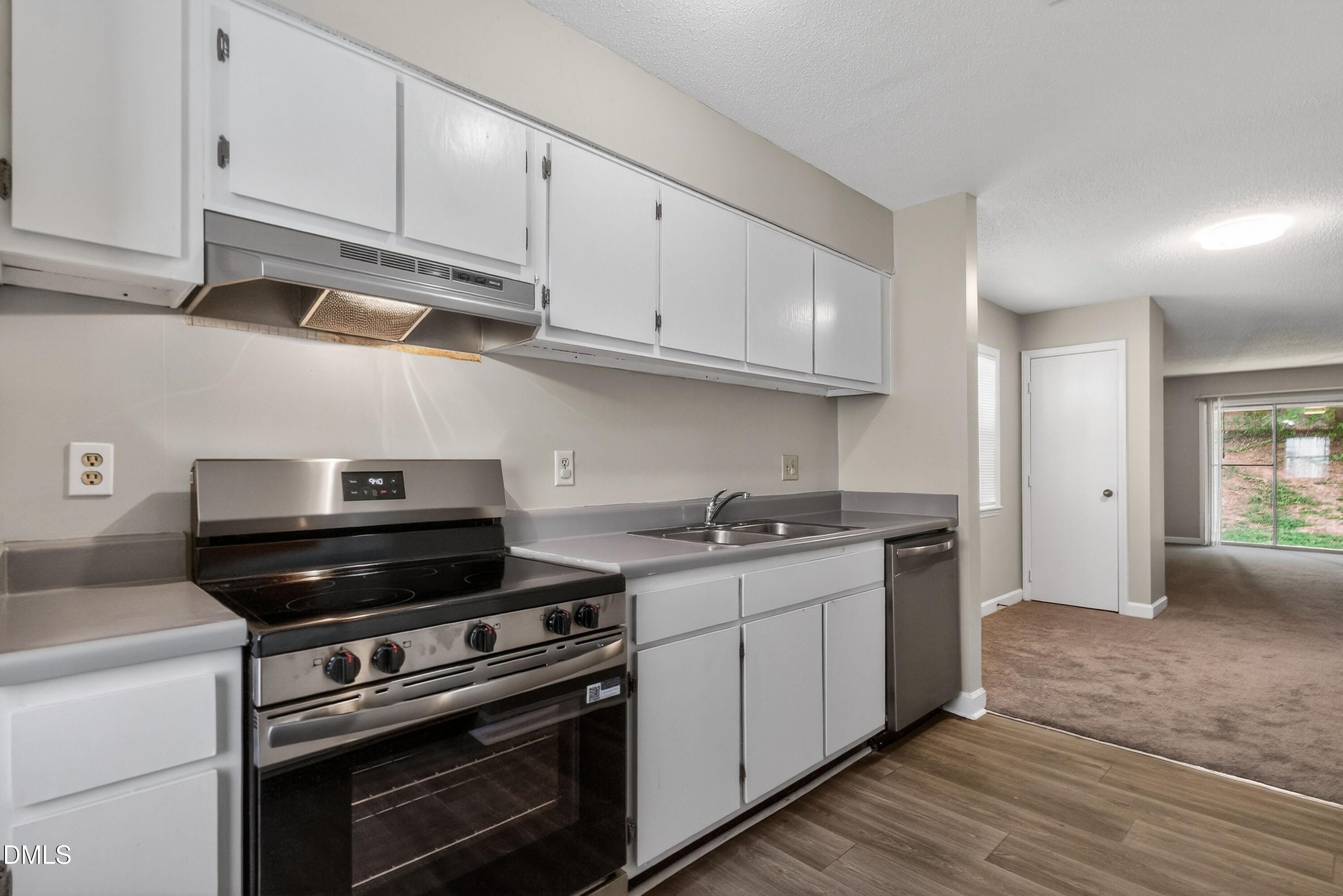 2510 Avent Ferry Road, Unit 104 Raleigh, NC 27606 - Photo 11 of 26 Kitchen