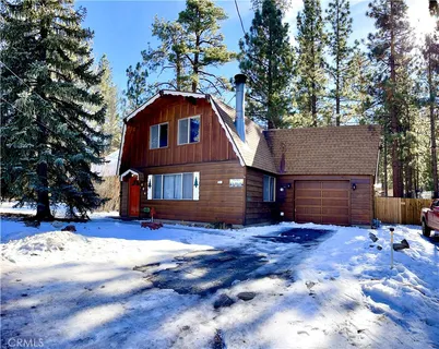 $2,575 | 404 West Mojave Boulevard, Big Bear City, CA 92314