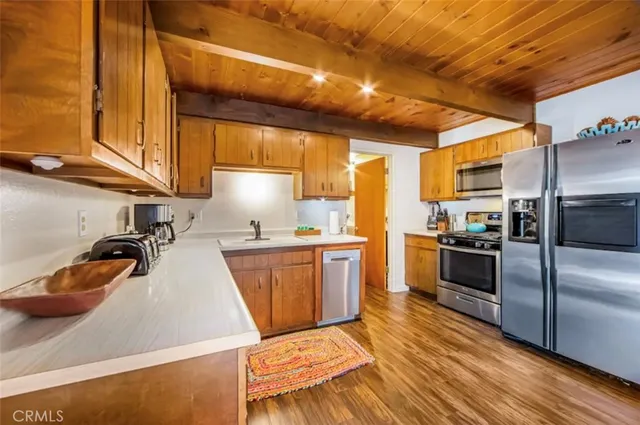 $2,575 | 404 West Mojave Boulevard, Big Bear City, CA 92314