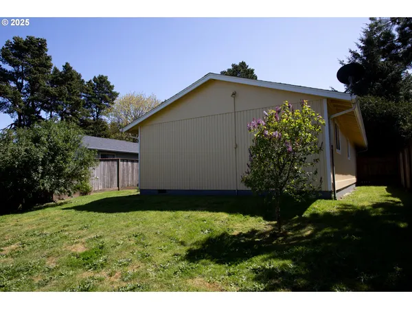 $385,000 | 1673 29th Street, Florence, OR 97439