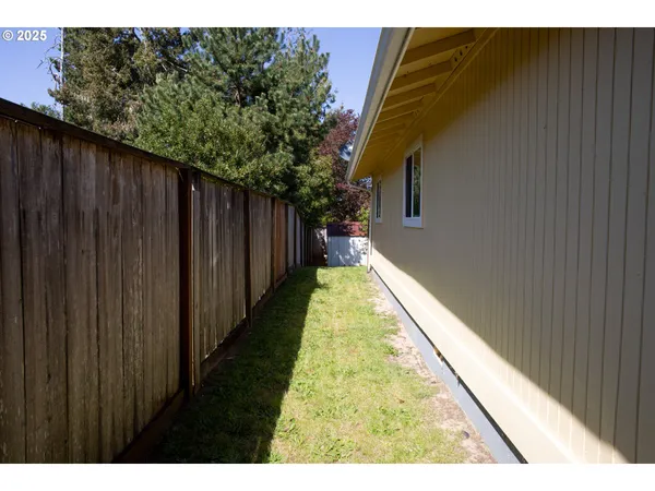 $385,000 | 1673 29th Street, Florence, OR 97439