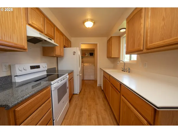 $385,000 | 1673 29th Street, Florence, OR 97439