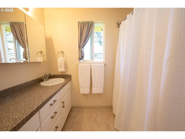 $385,000 | 1673 29th Street, Florence, OR 97439