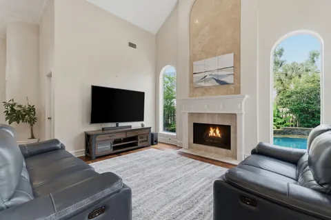 $1,068,000 | 6 Harbor Cove Drive, The Woodlands, TX 77381