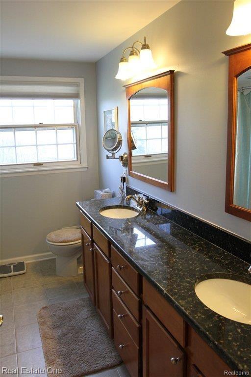 136 Streamview Drive Troy, MI 48085 - Photo 17 of 17 Hall Bath