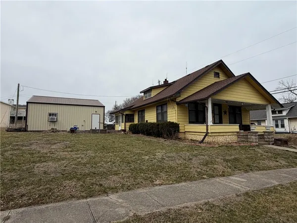 $177,500 | 611 North Chestnut Street, Cameron, MO 64429