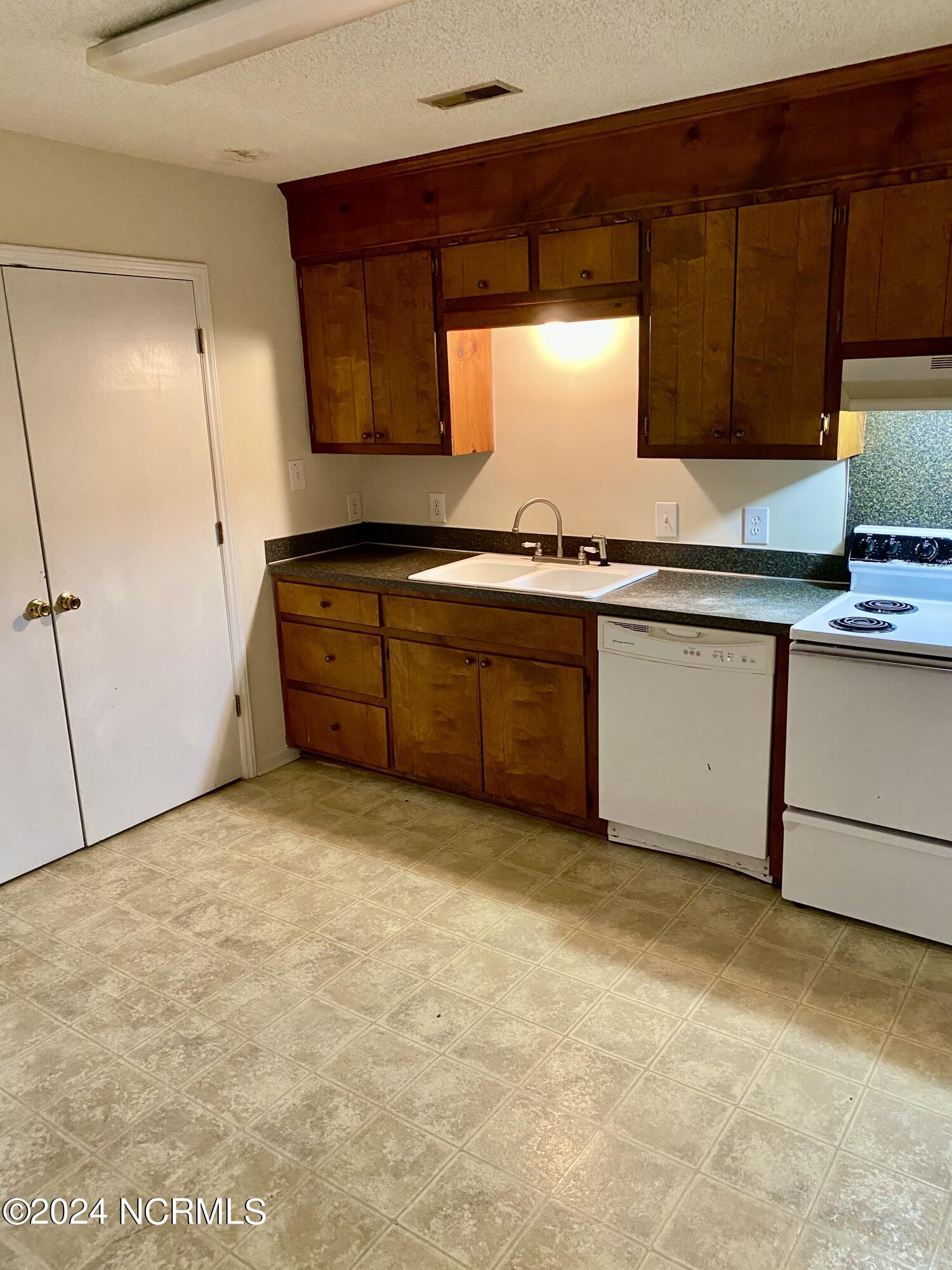 770 East 3rd Street, Unit C Ayden, NC 28513 - Photo 3 of 4 IMG_2228