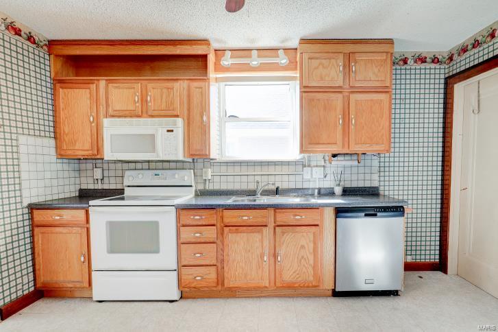 2456 Brown Road St. Louis, MO 63114 - Photo 5 of 13 Gallery Image 5