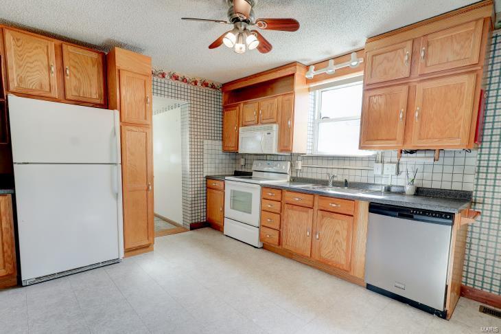 2456 Brown Road St. Louis, MO 63114 - Photo 6 of 13 Gallery Image 6
