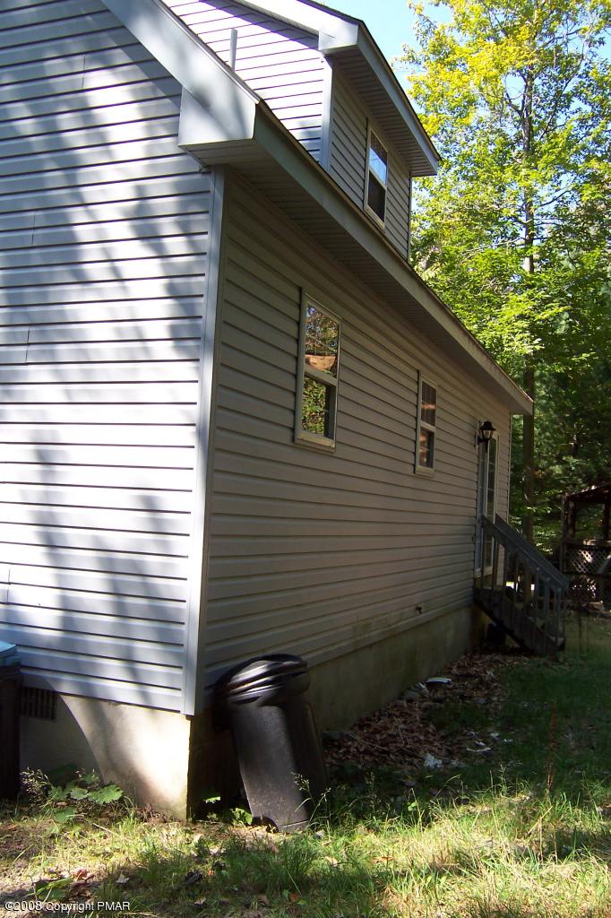G392 Deerfield Road Tobyhanna, PA 18466 - Photo 3 of 9 Rear