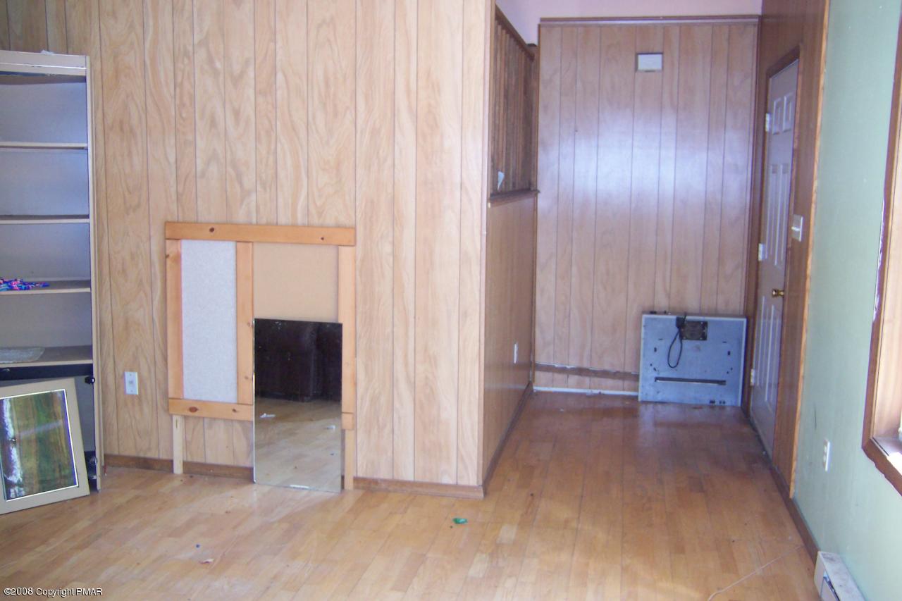 G392 Deerfield Road Tobyhanna, PA 18466 - Photo 5 of 9 Living Room