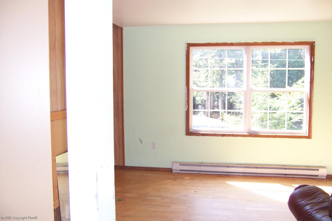 G392 Deerfield Road Tobyhanna, PA 18466 - Photo 6 of 9 Living Room