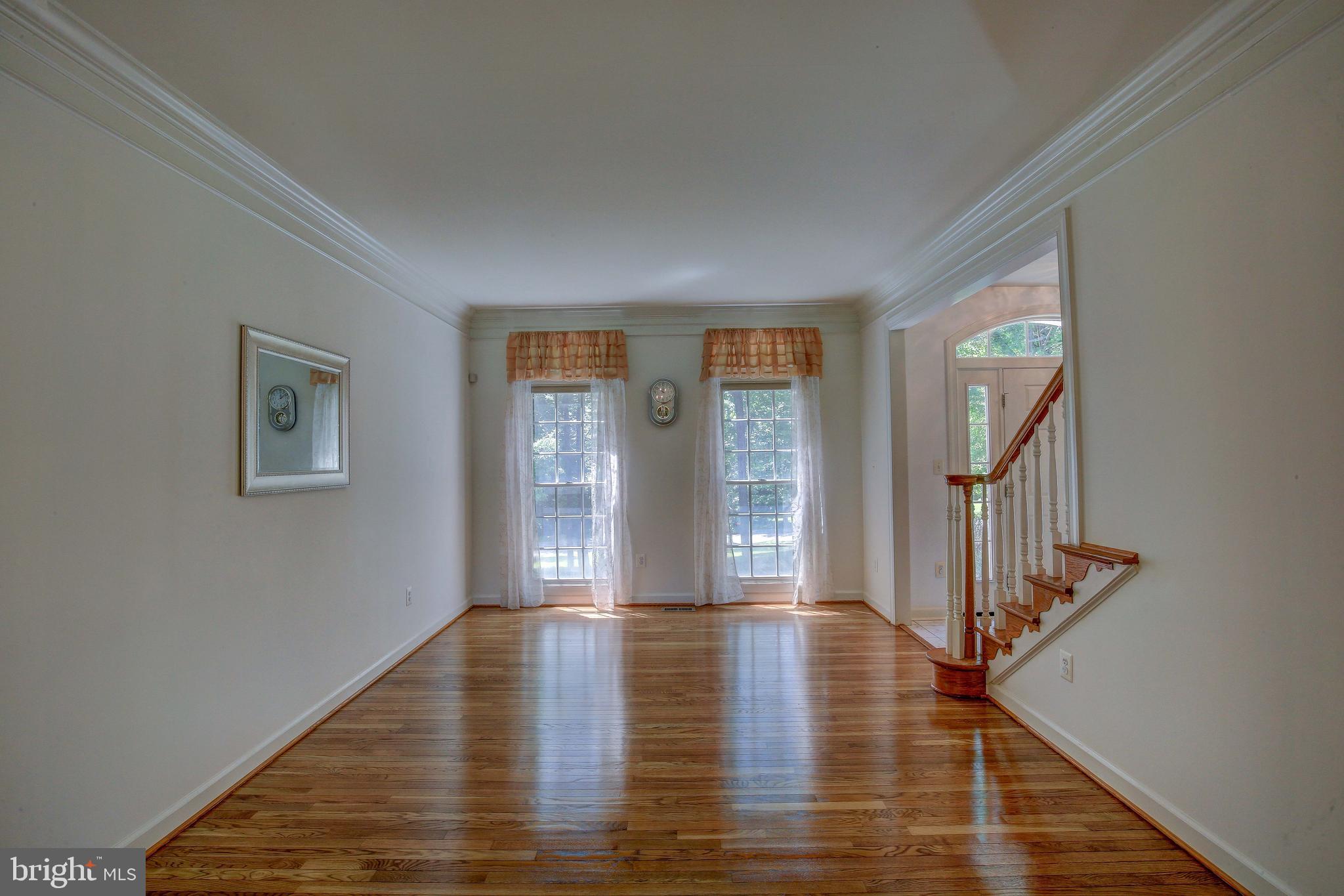 2023 Gresham Lane Davidsonville, MD 21035 - Photo 14 of 58 Extra-tall windows