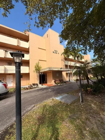$149,000 | 1301 Northeast 191st Street, Unit F110, Miami, FL 33179