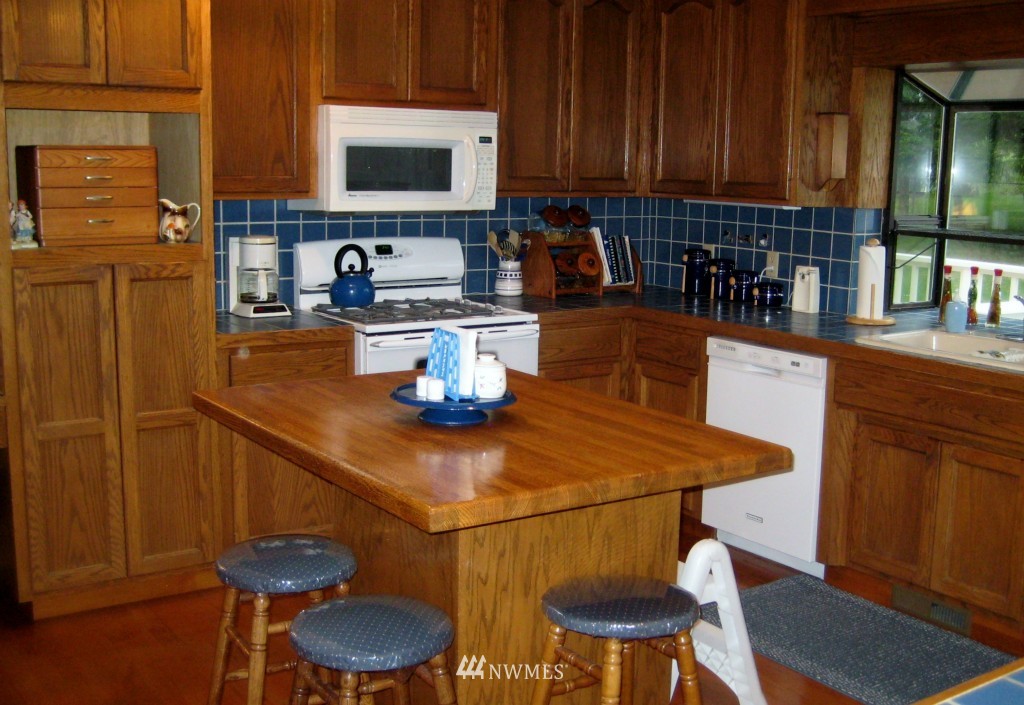 524 Basil Road Oak Harbor, WA 98277 - Photo 3 of 15 Gallery Image 3