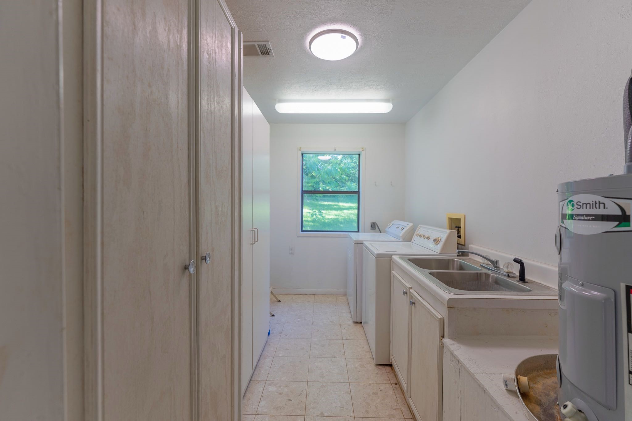 980 Hill Farm Road Coldspring, TX 77331 - Photo 18 of 22 Laundry room